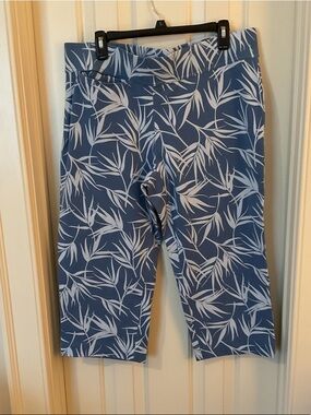 Lands End Blue and White Leaf-Print Womens Capri Bottoms